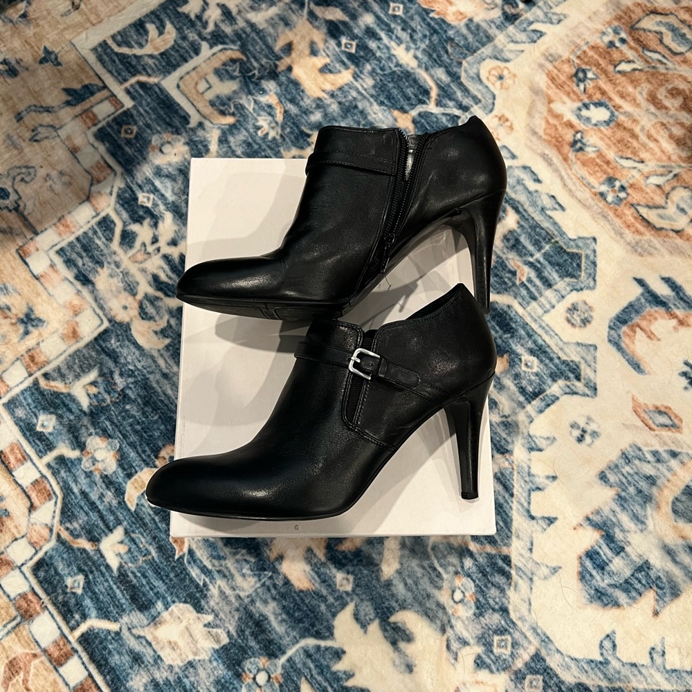Nine West - Black Leather Heel